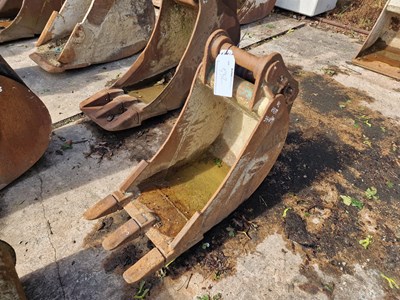 Lot 532 - Strickland 18" Digging Bucket 60mm Pin to suit 10-12 Ton Excavator (Pin Centre 32cm, Dipper Width 20cm)