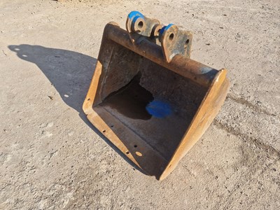 Lot Strickland 24" Digging Bucket 30mm Pin to suit Mini Excavator (Pin Centre 16cm, Dipper Width 11cm)