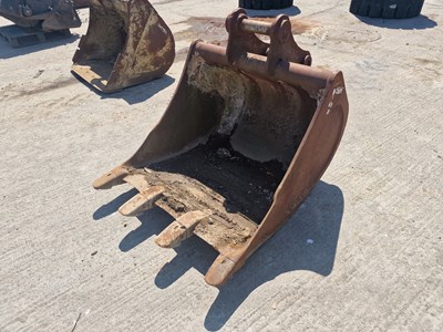 Lot 44" Digging Bucket 65mm Pin to suit 13 Ton Excavator (Pin Centres 41cm, Dipper Width 22.5cm)