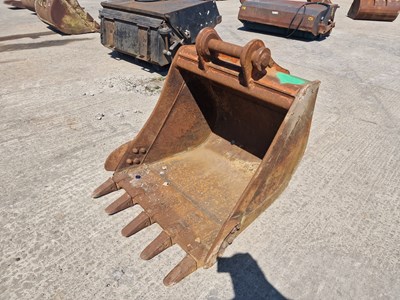 Lot 567 - 40" Digging Bucket 65mm Pin to suit 13 Ton Excavator (Pin Centres 38cm, Dipper Width 6cm)