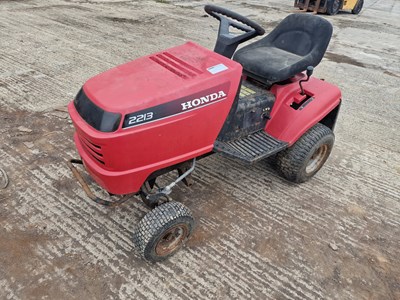 Lot 279 - 1997 Honda 2213 Petrol Ride on Lawnmower (No Cutting Deck) (Non Runner)