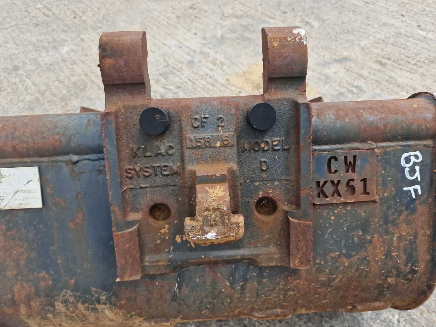 Kubota 24" Digging Bucket KLAC Headstock to suit Mini