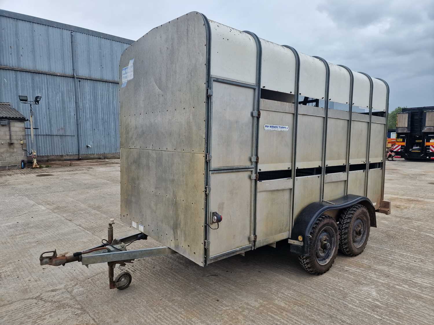 Lot 48 - Ifor Williams Ta510g 12' Twin Axle Livestock