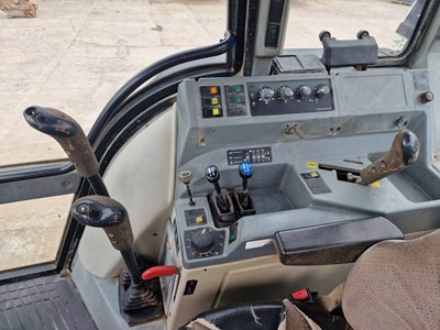 Lot 81 - Valtra 6650 4WD Tractor, 2 Spool Valves, Push Out Hitch, A/C, 420/85R38 Rear,  340/85R28 Front