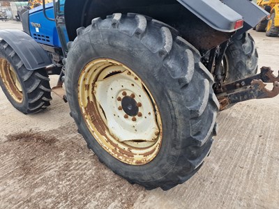 Lot 81 - Valtra 6650 4WD Tractor, 2 Spool Valves, Push Out Hitch, A/C, 420/85R38 Rear,  340/85R28 Front