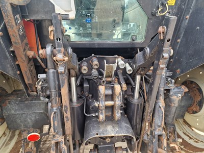 Lot 81 - Valtra 6650 4WD Tractor, 2 Spool Valves, Push Out Hitch, A/C, 420/85R38 Rear,  340/85R28 Front