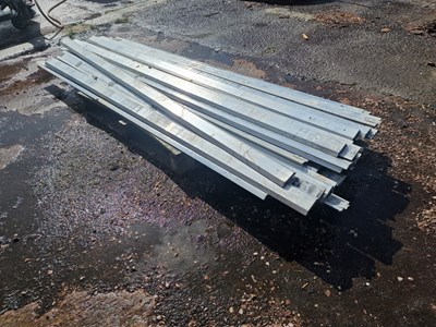 Lot 241 - 2.6 Meter Aluminium Bars