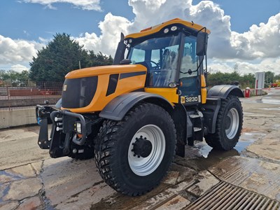 Lot 79 - 2007 JCB Fastrac 3230, 4WD Tractor, Front Linkage, Front & Rear Suspension, Smooth Shift, 3 Spool Valves, Disc Brakes, Push Out Hitch, 480/80R30 Tyres