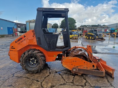 Lot 209 - 2007 Rammax RW3005SPT Single Drum Vibrating Pad Foot Roller, Blade