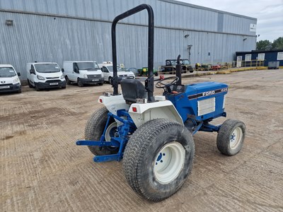 Lot Ford 1520 4WD Tractor, 1 Spool Valve, Roll Bar