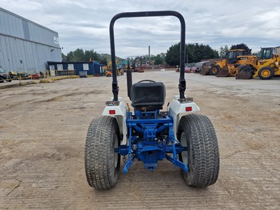 Lot Ford 1520 4WD Tractor, 1 Spool Valve, Roll Bar