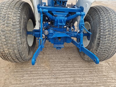 Lot Ford 1520 4WD Tractor, 1 Spool Valve, Roll Bar