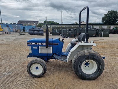 Lot Ford 1520 4WD Tractor, 1 Spool Valve, Roll Bar