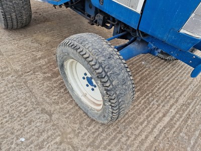 Lot Ford 1520 4WD Tractor, 1 Spool Valve, Roll Bar