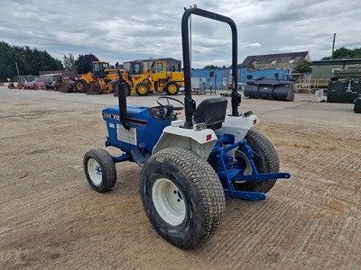 Lot Ford 1520 4WD Tractor, 1 Spool Valve, Roll Bar