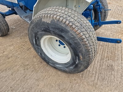 Lot Ford 1520 4WD Tractor, 1 Spool Valve, Roll Bar