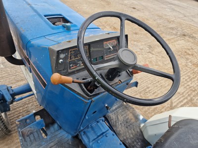 Lot Ford 1520 4WD Tractor, 1 Spool Valve, Roll Bar