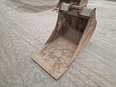 Lot Volvo 28" Scoop Bucket 65mm Pin to suit 13 Ton Excavator (Pin Centre 41cm, Dipper Width 22.5cm)