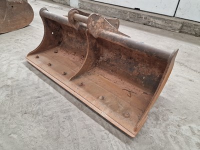 Lot Volvo 72" Ditching Bucket 65mm Pin to suit 13 Ton Excavator (Pin Centre 41cm, Dipper Width 22.5cm)