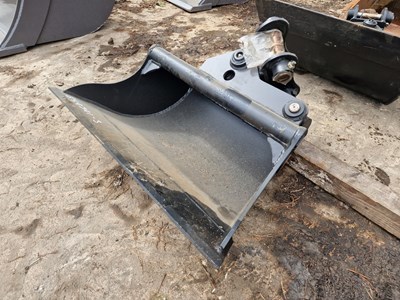 Lot 180 - Unused Hardlife 28" Scandinavian Tilt Bucket 25mm Pin to suit Mini Excavator