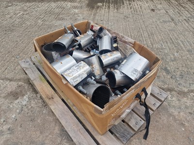 Lot 683 - Selection of Pipe Sealing Clamps