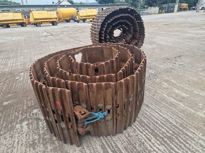 Lot 700mm Track Group to suit Excavator (2 of)