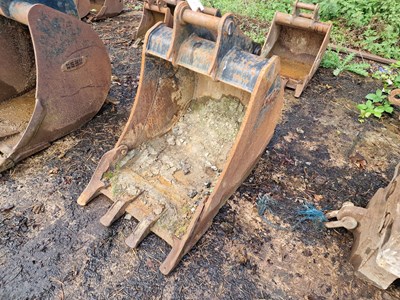 Lot 24" Digging Bucket 45mm Pin to suit 4-6 Ton Excavator