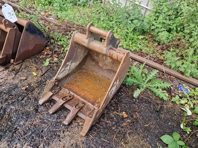 Lot 18" Digging Bucket 40mm Pin to suit Mini Excavator