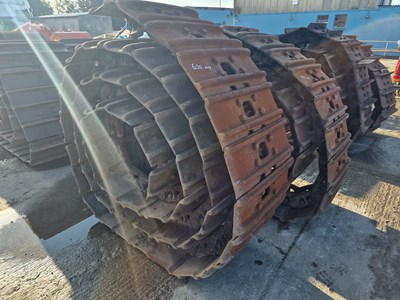 Lot 600mm Track Group to suit Dozer (2 of)