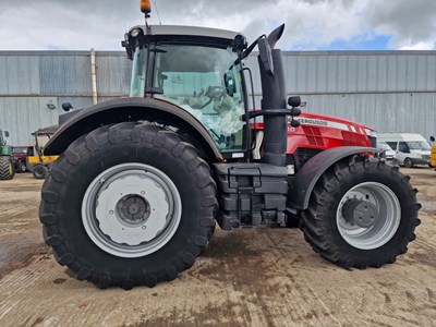 Lot 2017 Massey Ferguson 8740 4WD Tractor, Front Linkage, Dyna VT, Front Suspension, Cab Suspension, Air Brakes, 5 Spool Valves, Auto Guide Ready, Push Out Hitch, Rear Wheel Weights, A/C