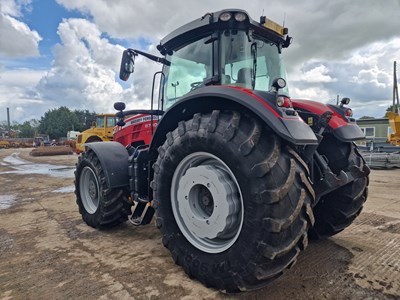 Lot 2017 Massey Ferguson 8740 4WD Tractor, Front Linkage, Dyna VT, Front Suspension, Cab Suspension, Air Brakes, 5 Spool Valves, Auto Guide Ready, Push Out Hitch, Rear Wheel Weights, A/C