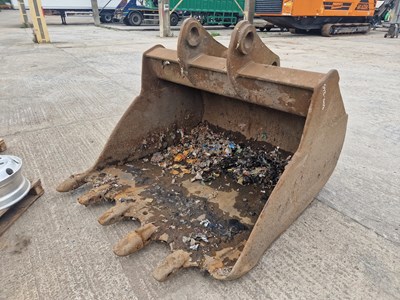 Lot 778 - 68" Digging Bucket 90mm Pin to suit 30 Ton Excavator (Pin Centre 51cm, Dipper Width 39.5cm)