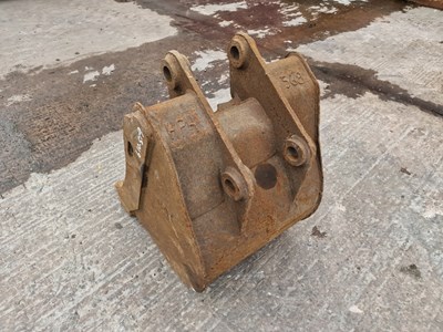 Lot 741 - 24" Digging Bucket 45mm Pin to suit 4-6 Ton Excavator (Pin Centre 34.5cm, Dipper Width 17cm)