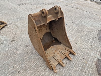 Lot 741 - 24" Digging Bucket 45mm Pin to suit 4-6 Ton Excavator (Pin Centre 34.5cm, Dipper Width 17cm)