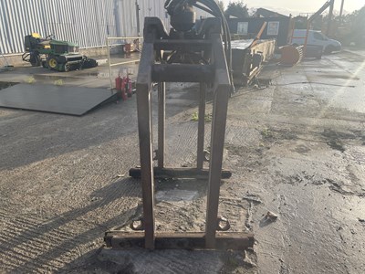 Lot 487 - Hydraulic Block Grab to suit Crane