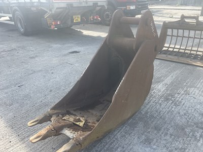 Lot 813 - 24" Digging Bucket 80mm Pin to suit 20 Ton Excavator