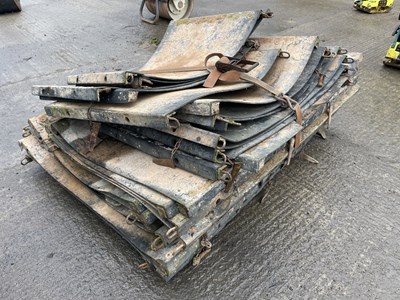 Lot 579 - Manhole Concreting Shutters