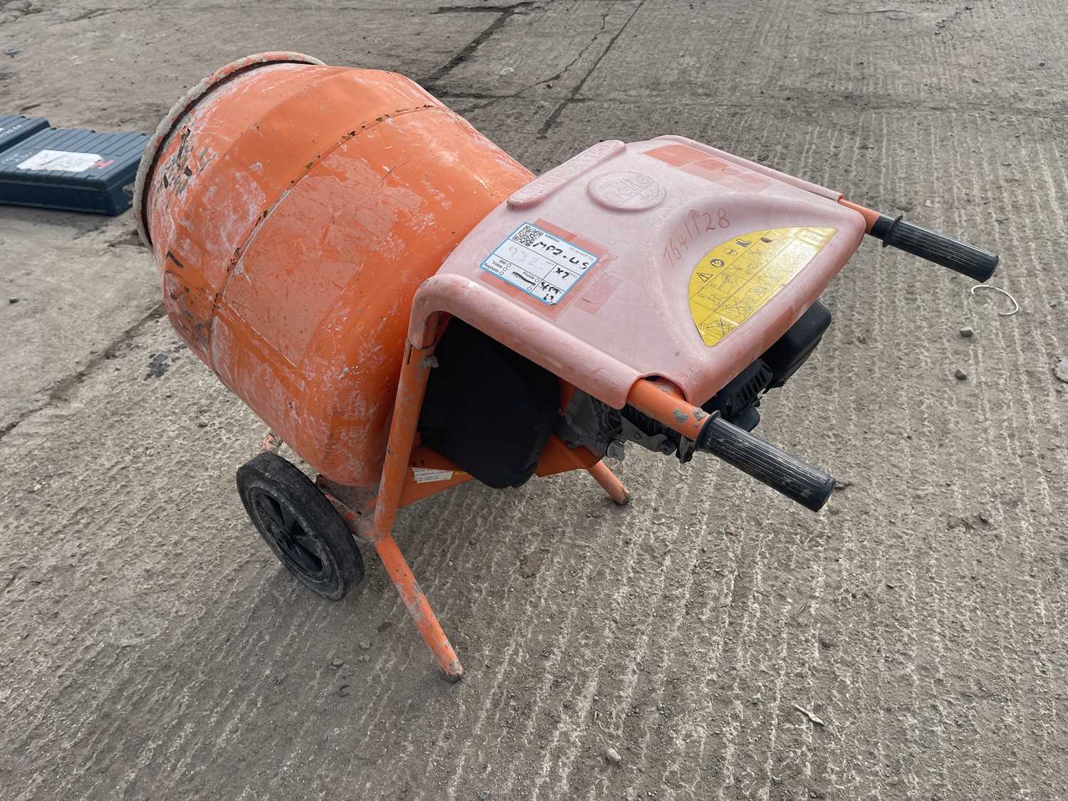 Lot 426 2018 Belle Minimix 150 Petrol Cement Mixer,