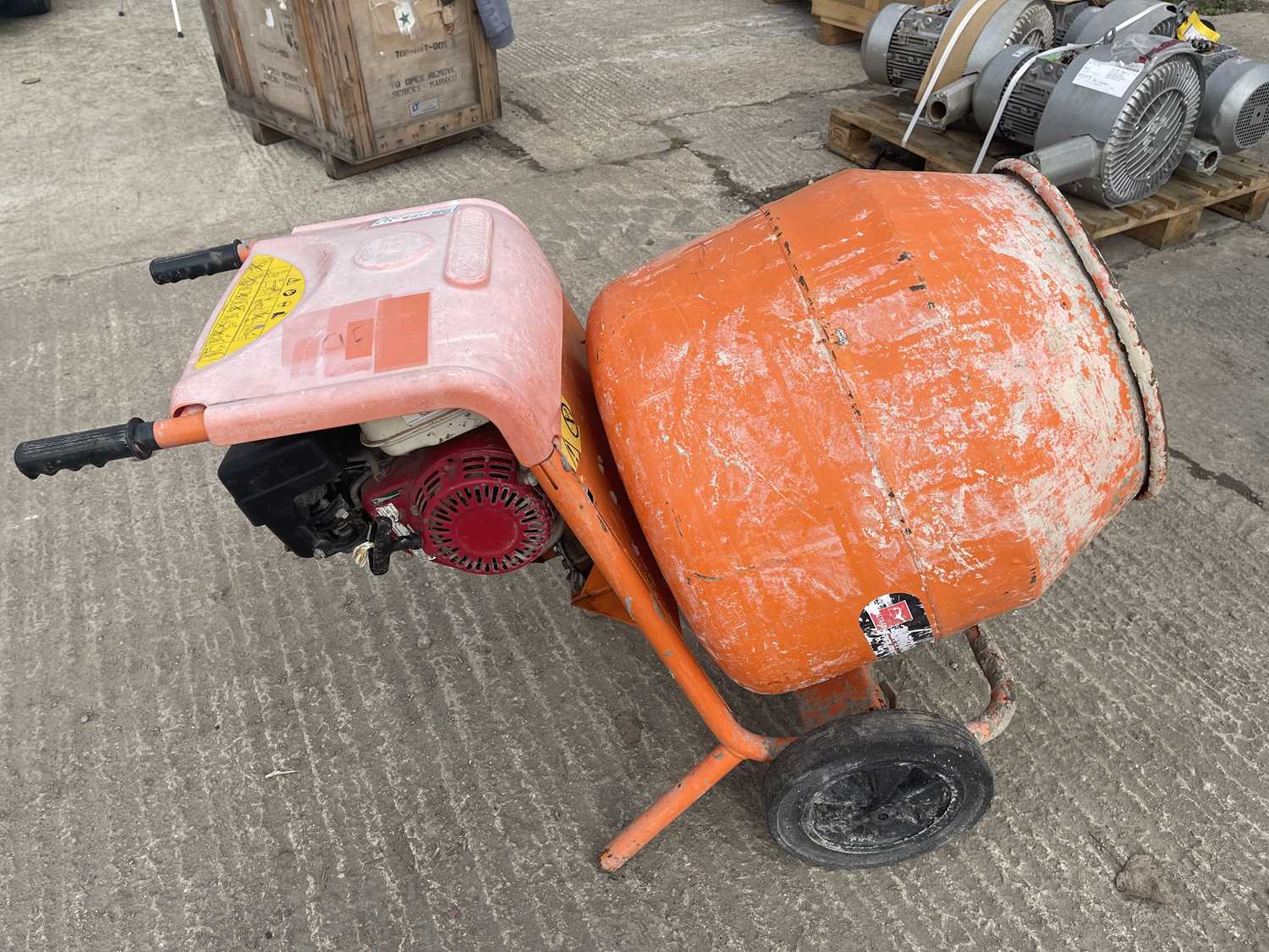 Lot 426 2018 Belle Minimix 150 Petrol Cement Mixer,