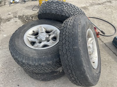 Lot 635 - Land Rover Defender Alloy Wheels