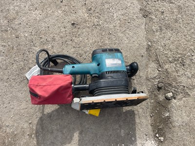 Lot 15 - Makita 110Volt Sander