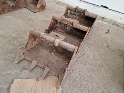 Lot Selection of Buckets Klak Hitch (3 of)