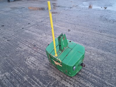 Lot 189 - John Deere 900Kg Weight Block