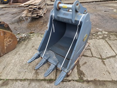 Lot 800 - Unused Strickland 36" Digging Bucket 80mm Pin to suit 20 Ton Excavator (Pin Centre 44cm, Dipper Width 32cm)