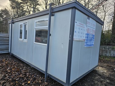 Lot 443 - 20' x 10' Office & Toilet Block on Jack Legs