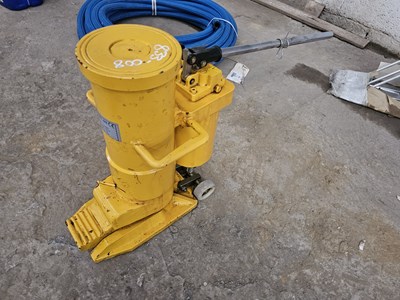 Lot 100 - Unused 2015 25 Ton Hydraulic Jack