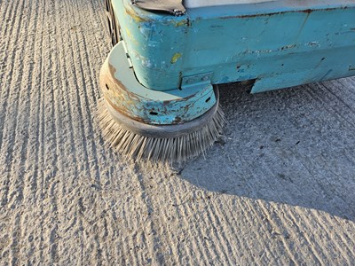 Lot Tennant 6400 Gas Sweeper