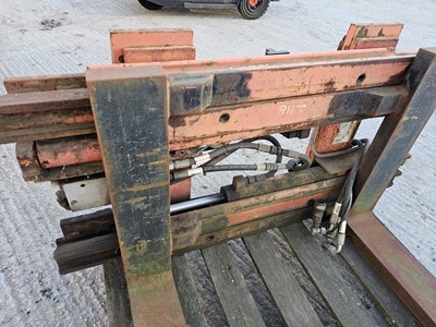 Lot 535 - Bolzoni BI220043 Fork Positioner Carriage & Forks to suit Forklift