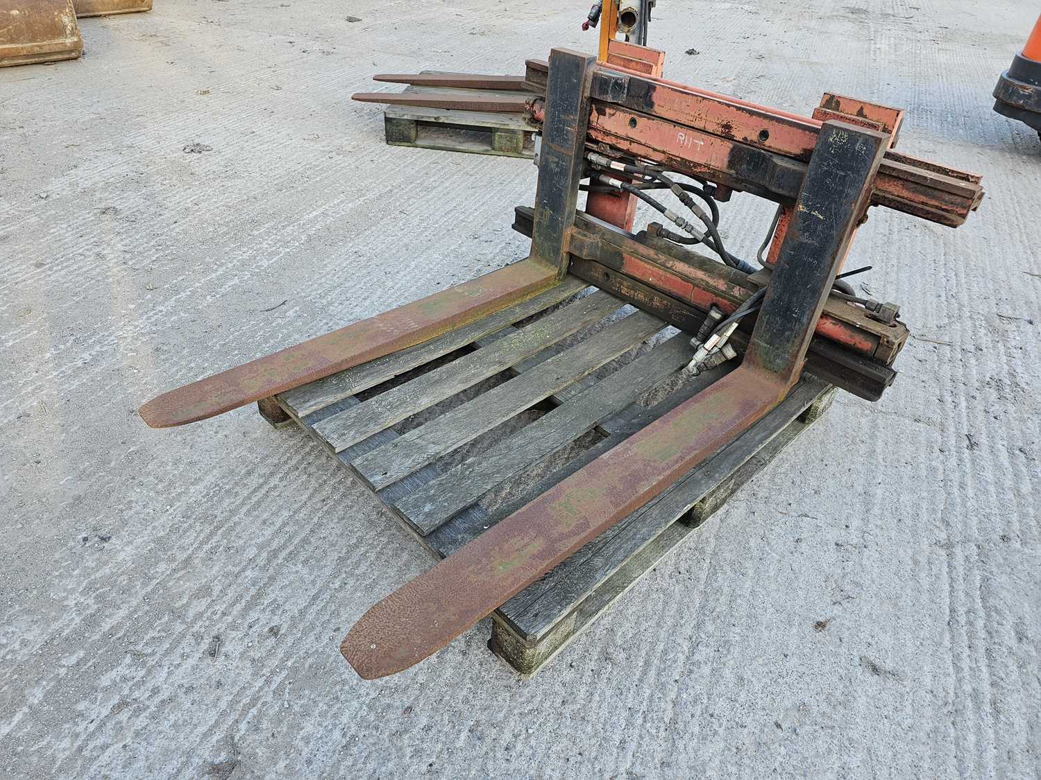 Lot 535 - Bolzoni BI220043 Fork Positioner Carriage & Forks to suit Forklift