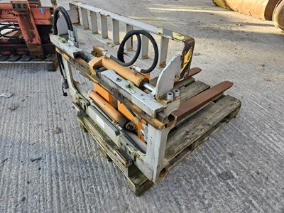 Lot 532 - 2018 Durwen RSV25 GS-SP Fork Positioner Carriage & Forks to suit Forklift